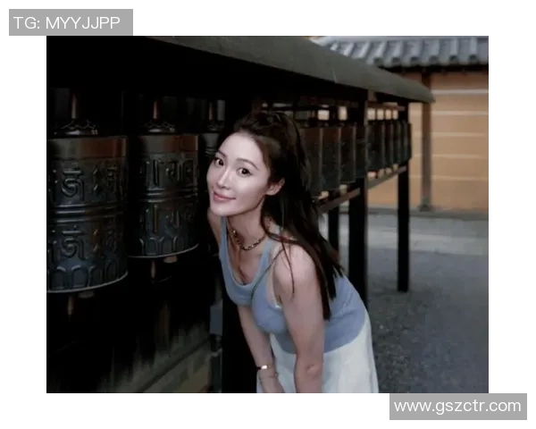 足球球星太太风采：豪门背后的女神魅力与时尚品味展现